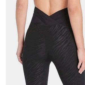 NWT Maternity Isabel Leggings black animal print size small